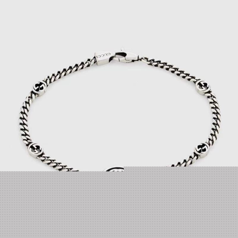 G*u*i bracelets
